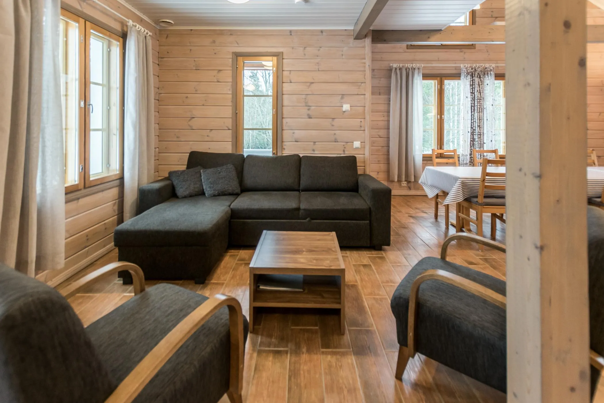 Villa Maakotka – oleskelu ja keittiö 4