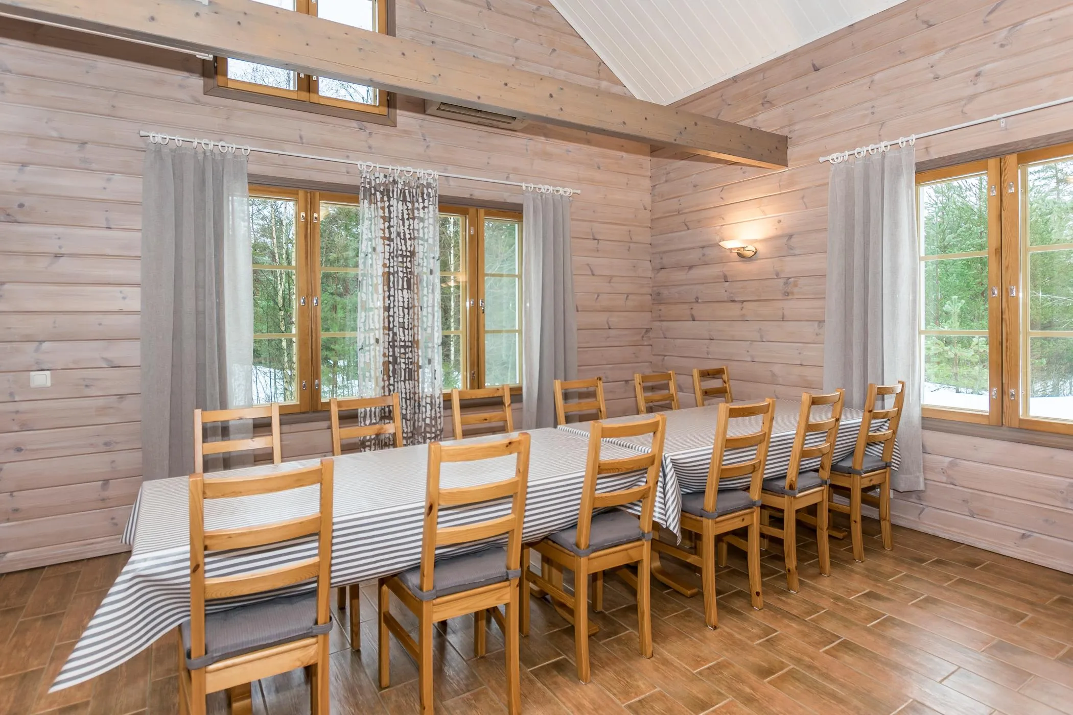 Villa Maakotka – oleskelu ja keittiö 6