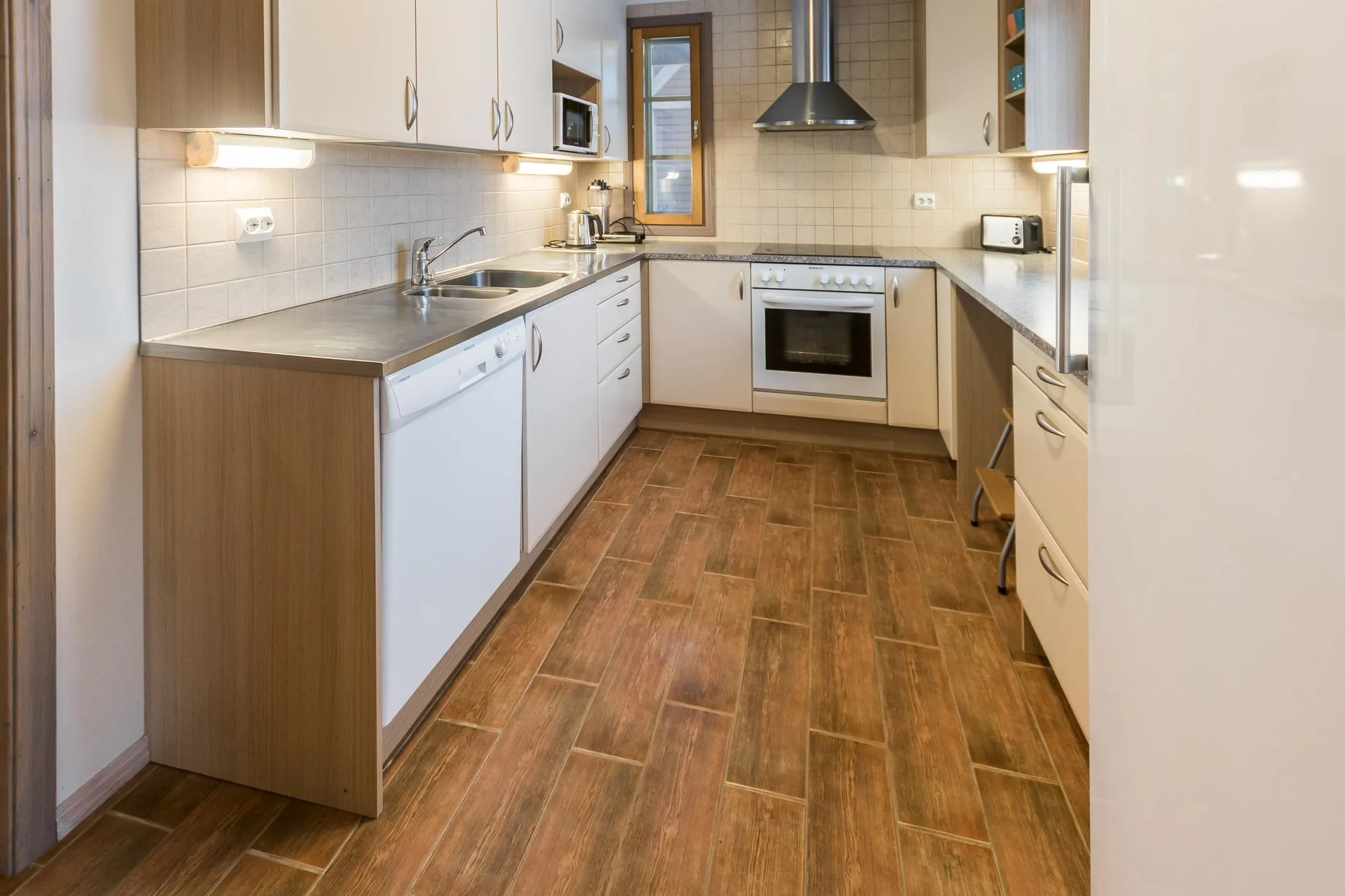 Villa Maakotka – oleskelu ja keittiö 10