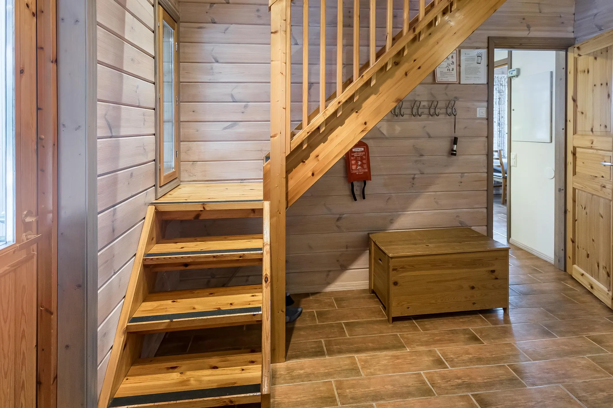 Villa Maakotka – oleskelu ja keittiö 12