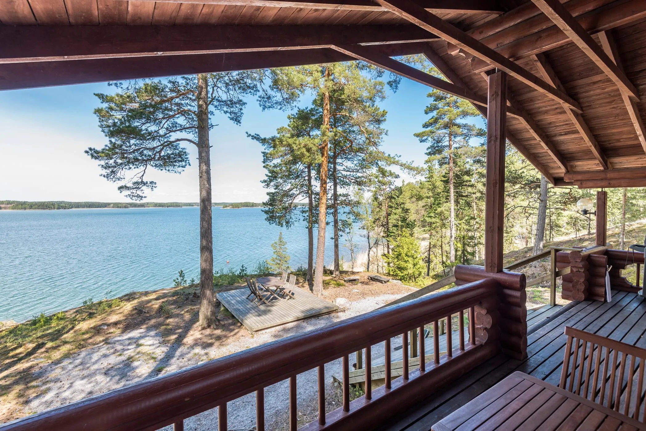 Merimetso – mökki ulkoa 3