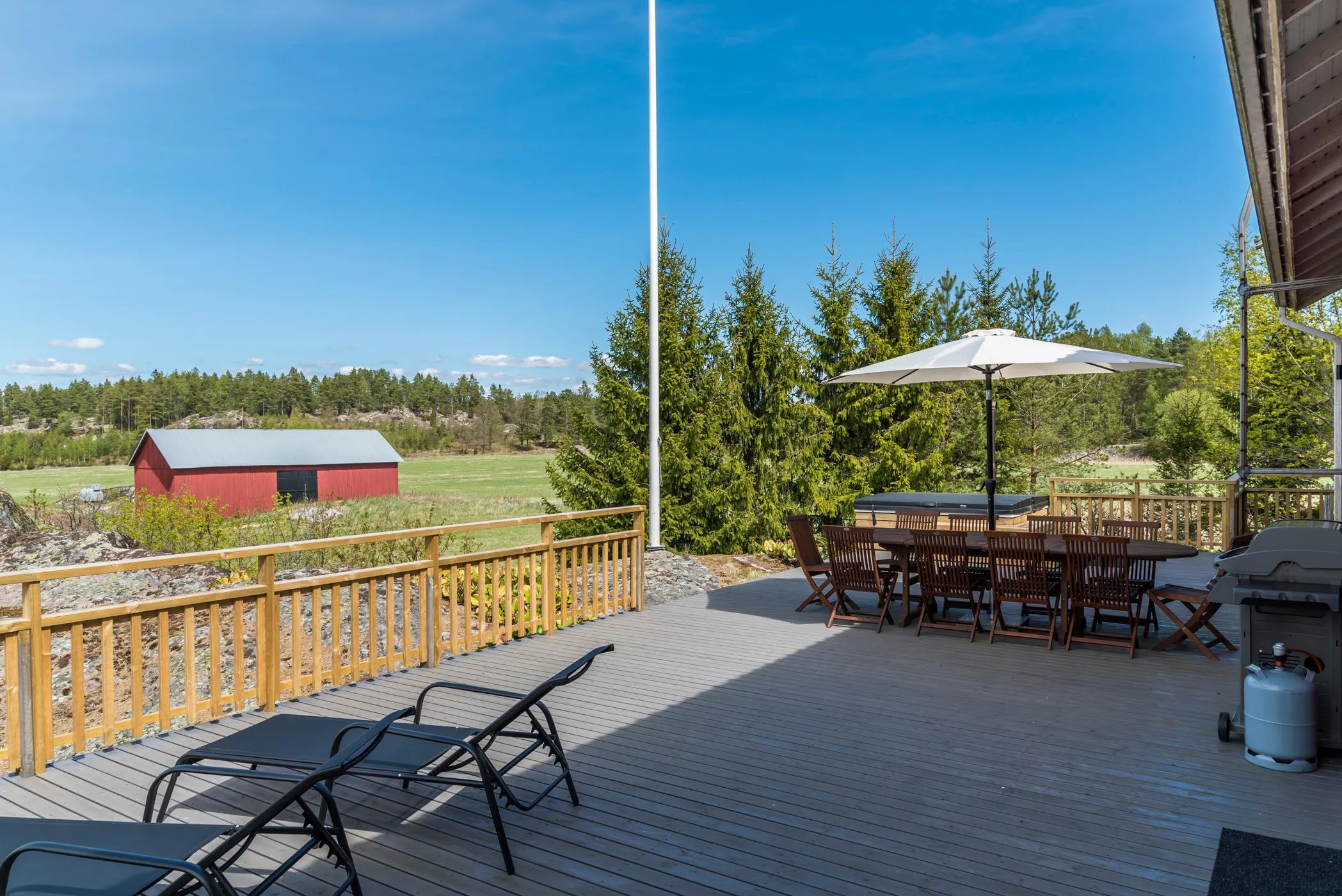 Villa Pääsky – mökki ulkoa 5