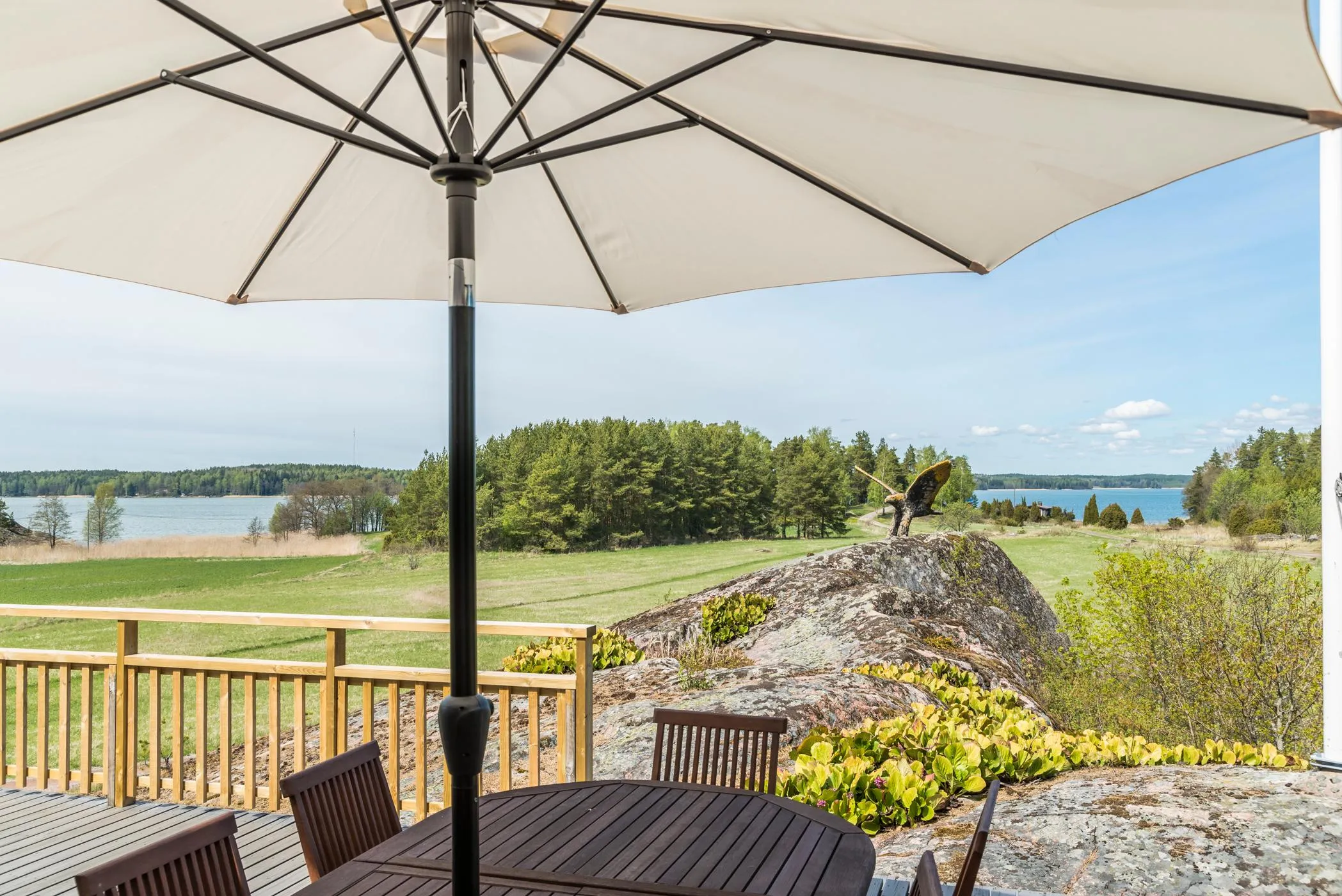 Villa Pääsky – mökki ulkoa 8