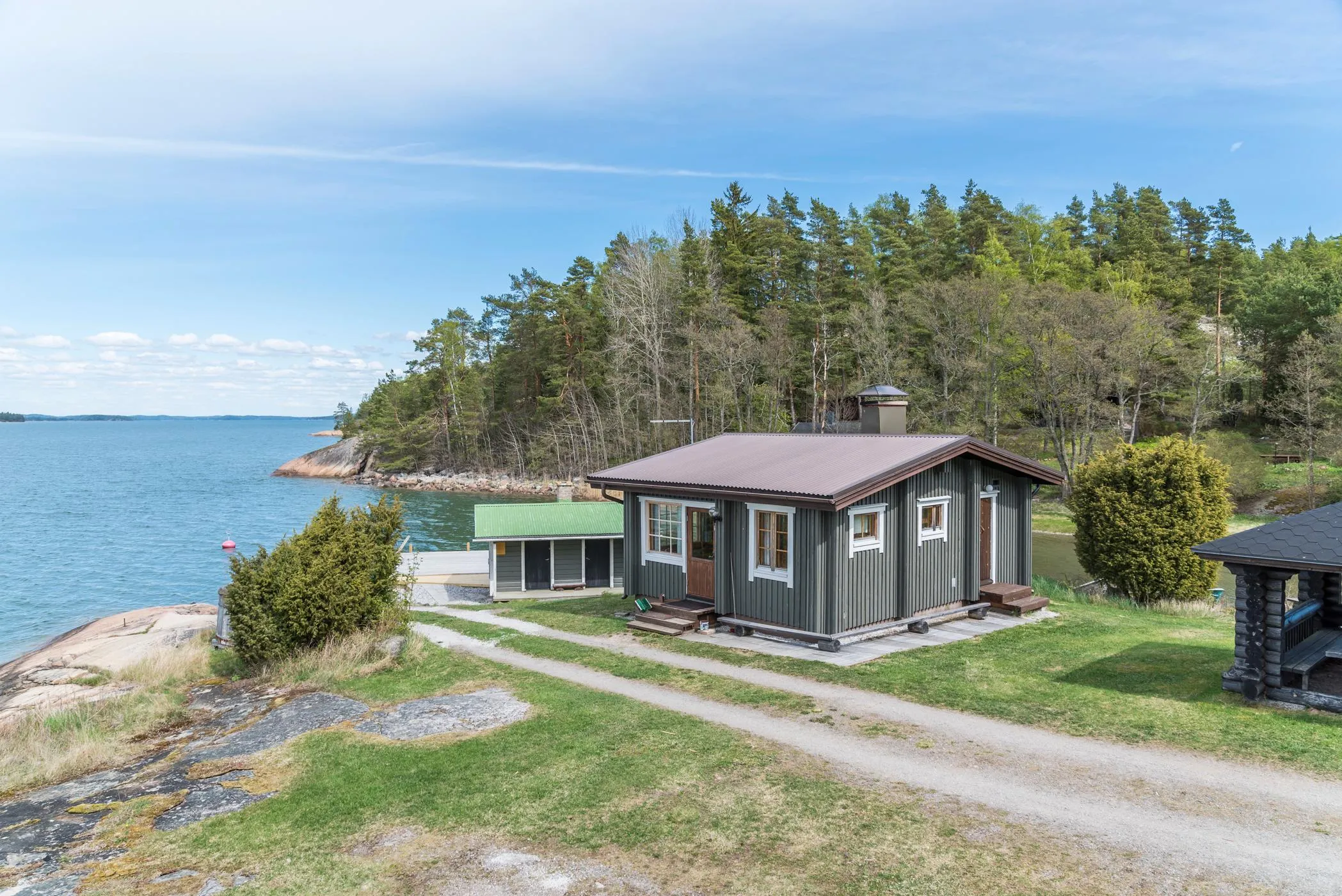 Villa Pääsky – ranta ja ympäristö 4