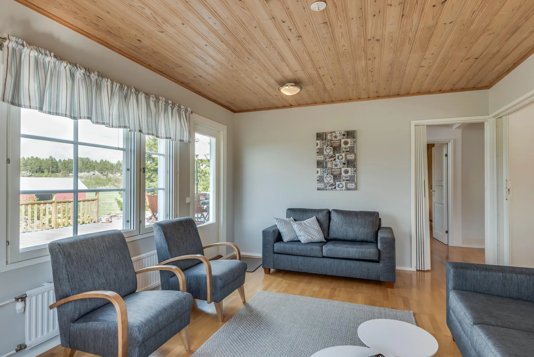 Villa Pääsky – oleskelu ja keittiö 2