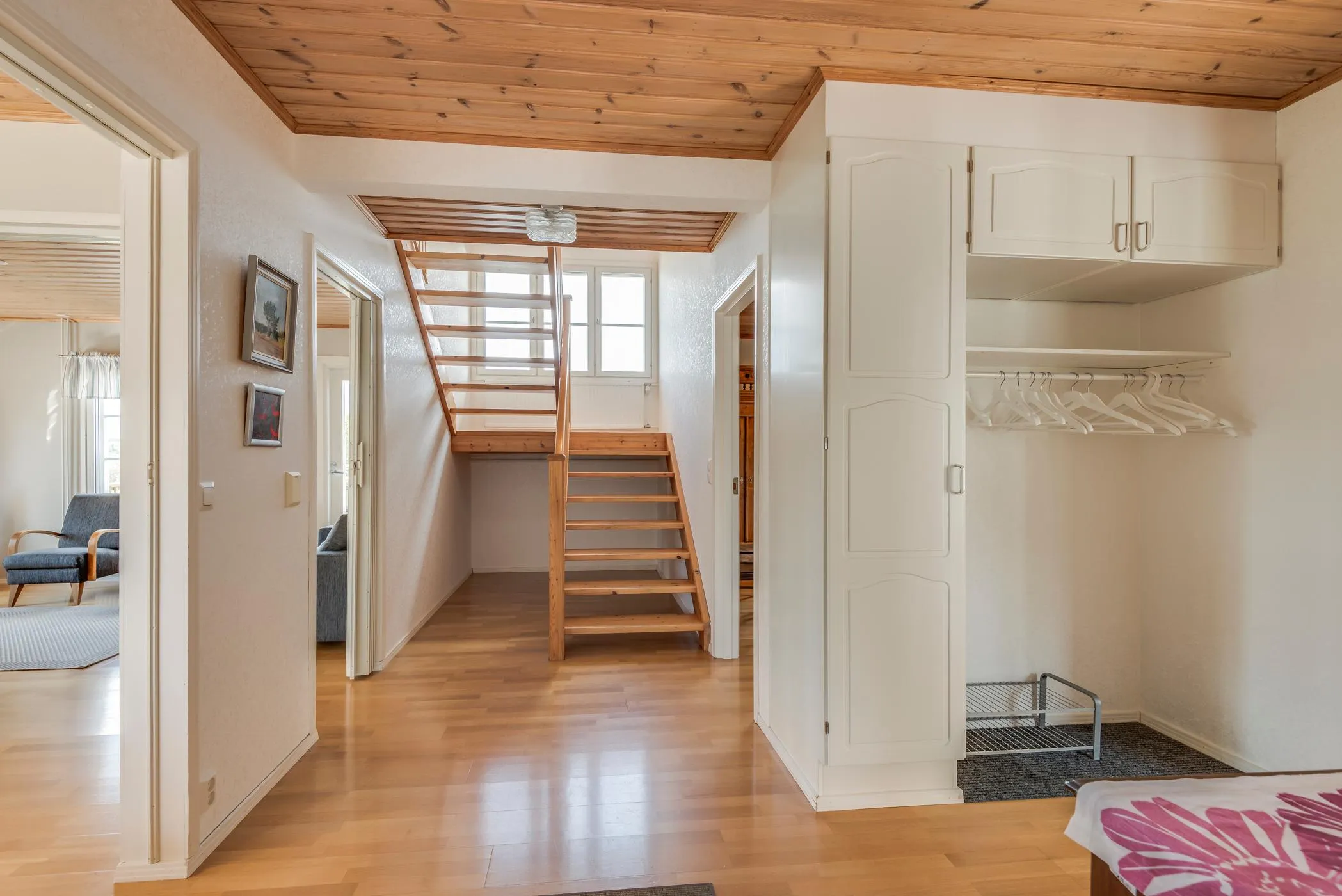 Villa Pääsky – oleskelu ja keittiö 6