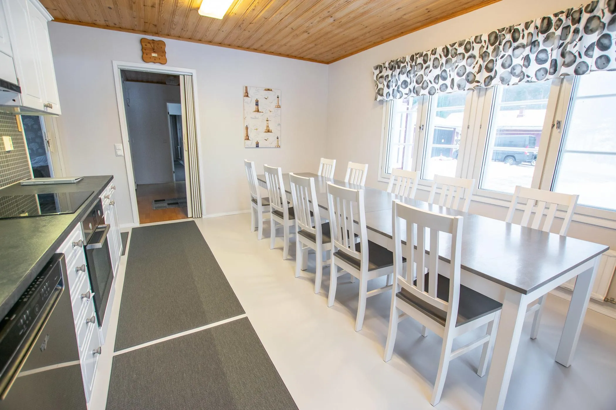 Villa Pääsky – oleskelu ja keittiö 4