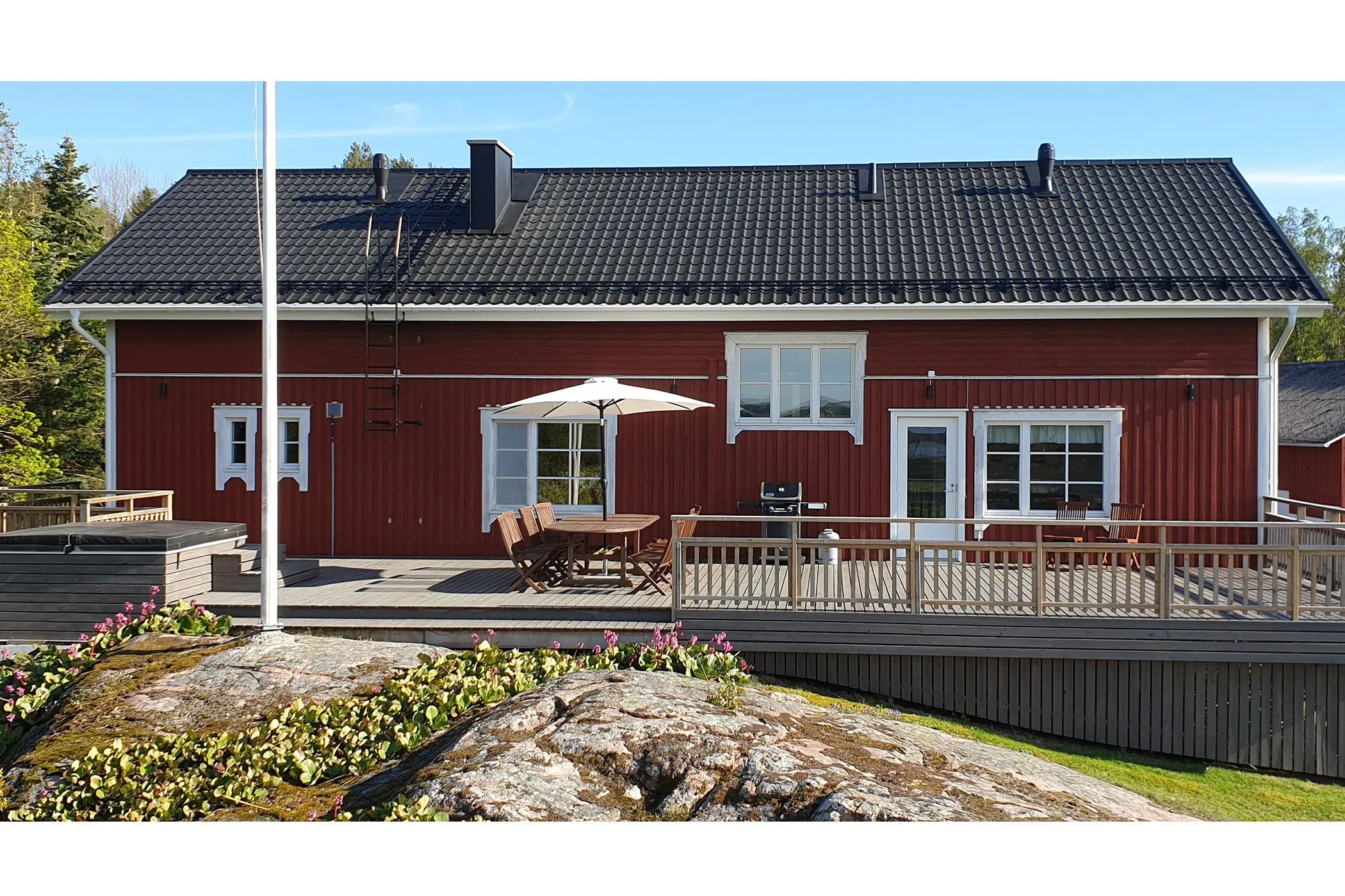 Villa Pääsky – mökki ulkoa 1