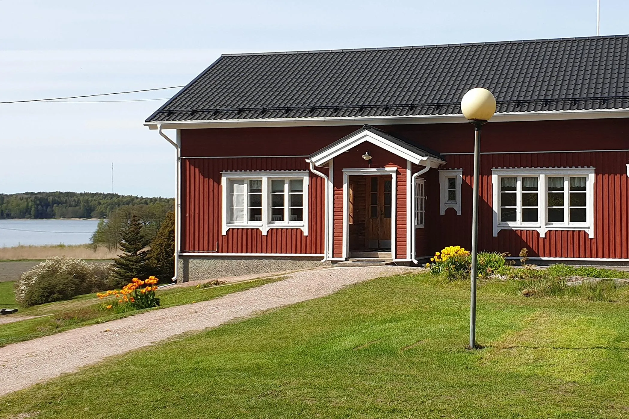 Villa Pääsky – mökki ulkoa 2