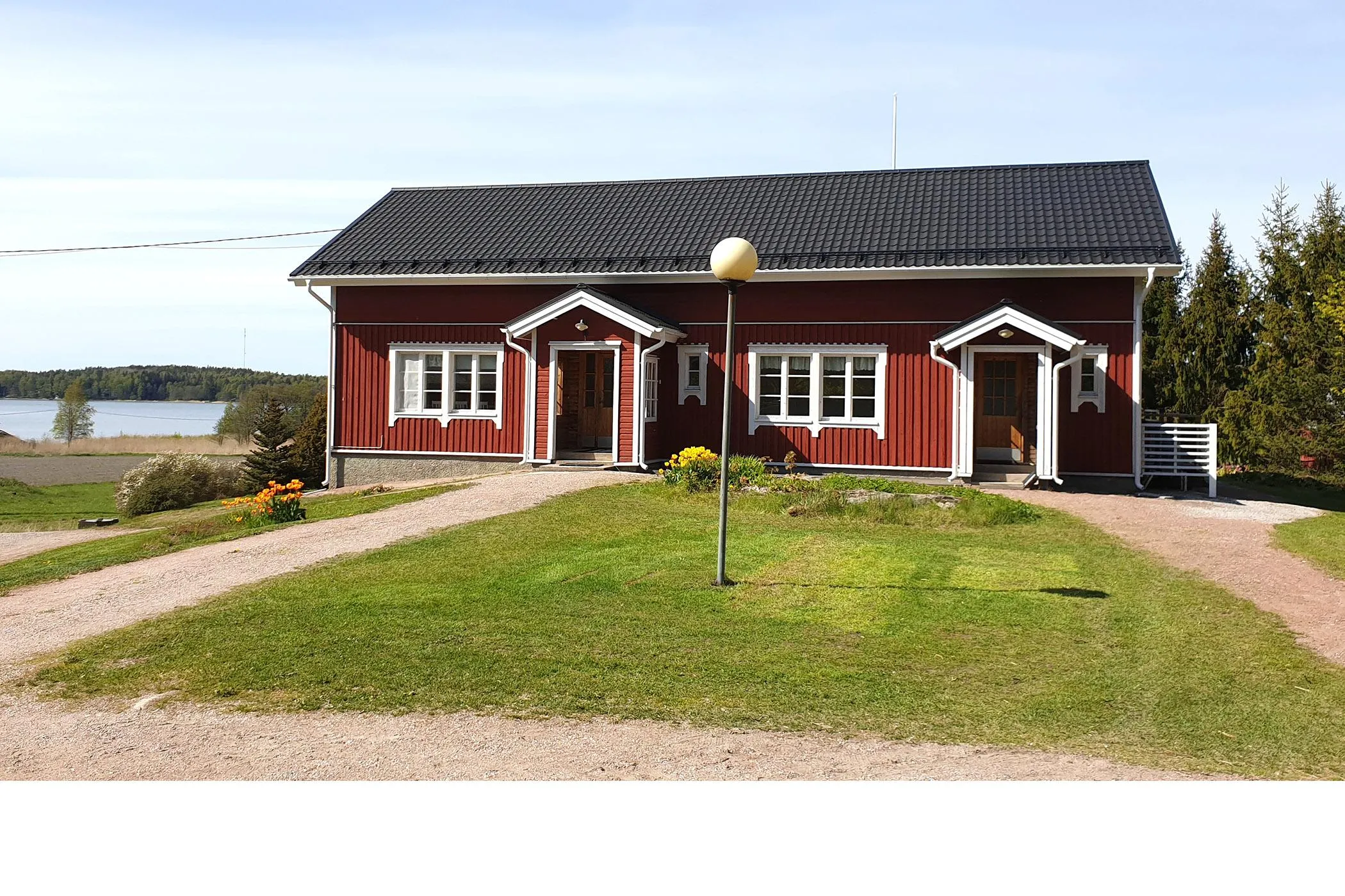 Villa Pääsky – mökki ulkoa 3